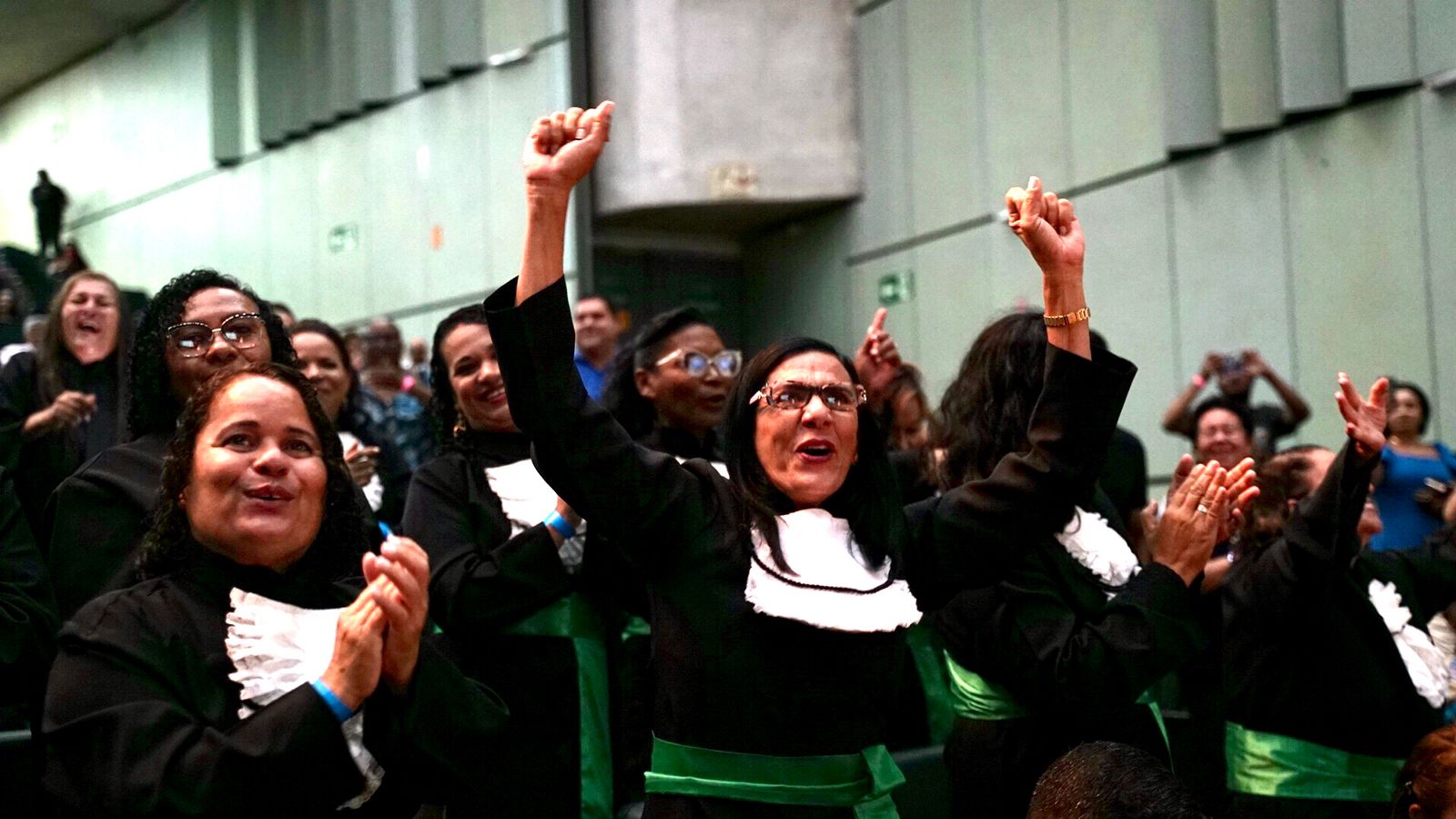 agentes-de-saude-de-olinda-recebem-certificado-de-conclusao-do-curso-tecnico 