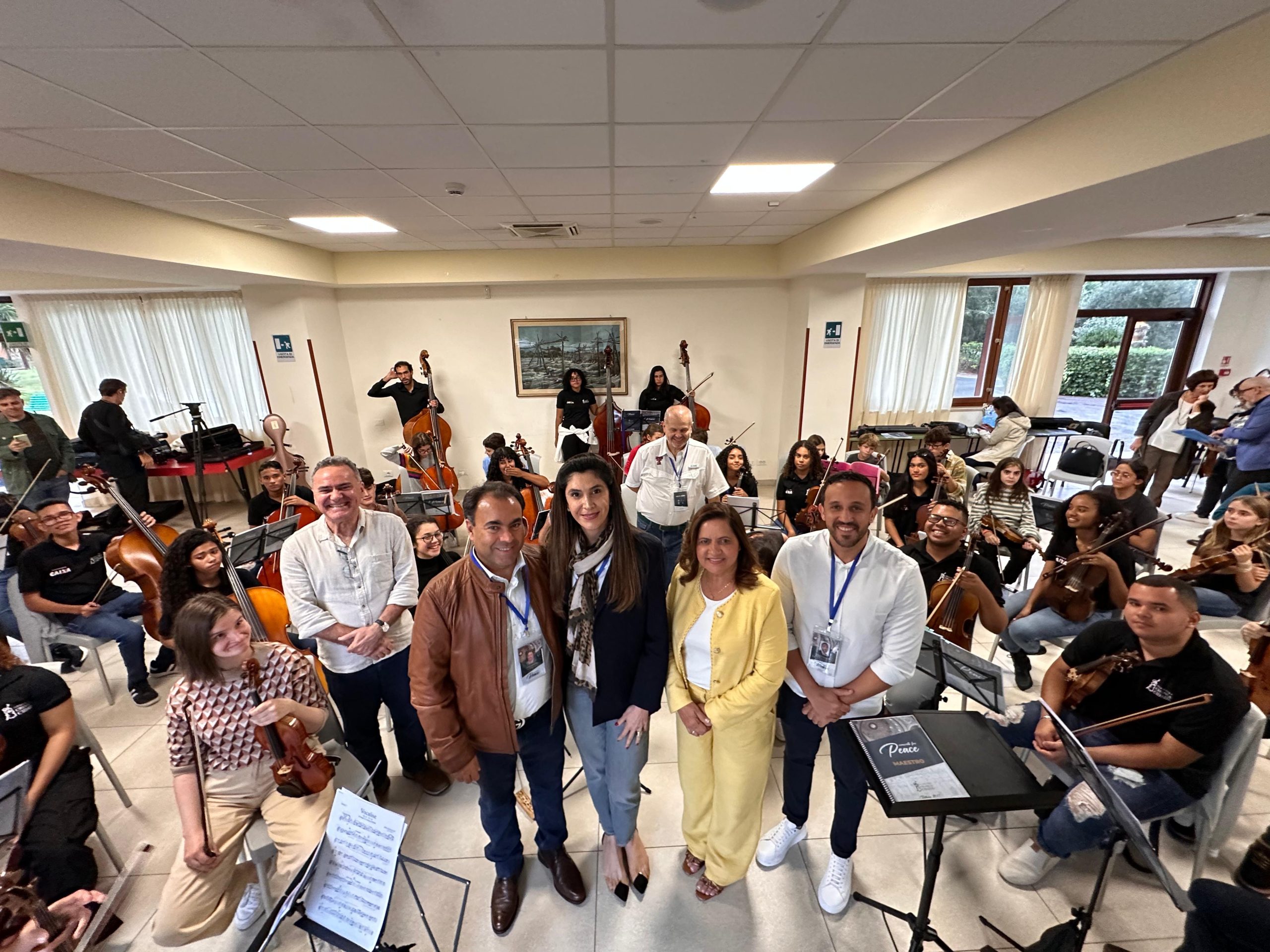 prefeita-celia-sales-acompanha-viagem-de-jovens-da-occ-que-farao-apresentacao-para-o-papa-francisco