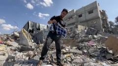 guerra-israel-hamas:-o-pai-que-perdeu-11-familiares-em-explosao-em-gaza