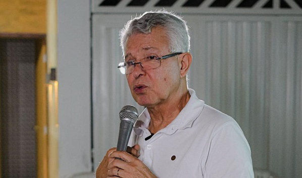 depois-de-oferecer-a-ideia-de-barcos-transparentes-para-observar-tubaroes,-elias-propoe-agora-construir-piscinas-na-areia-da-praia-de-piedade
