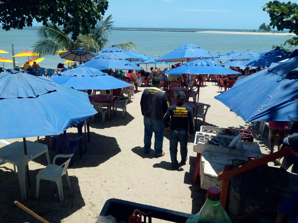 controle-urbano-de-olinda-promove-mutirao-de-orientacao-sobre-uso-de-aparelhos-de-som-nas-praias-da-cidade