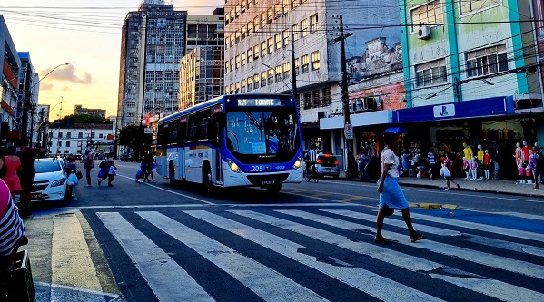com-a-chegada-do-movimento-no-final-do-ano,-comercio-do-recife-passara-a-funcionar-de-domingo-a-domingo