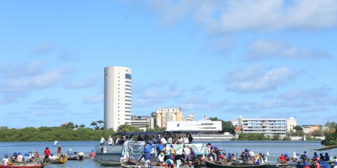 prefeitura-do-recife-comemora-dia-dos-rios-e-do-capibaribe-com-barqueata