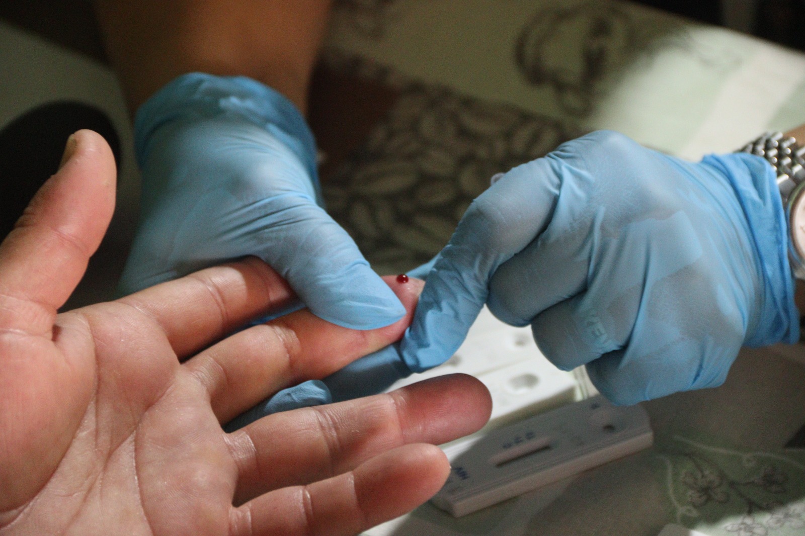 olinda-promove-acao-de-saude-em-alusao-do-dezembro-vermelho,-mes-de-luta-contra-aids