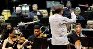 orquestra-sinfonica-do-recife-se-despede-de-2023-com-tres-concertos,-no-teatro-santa-isabel-e-na-praca-do-arsenal