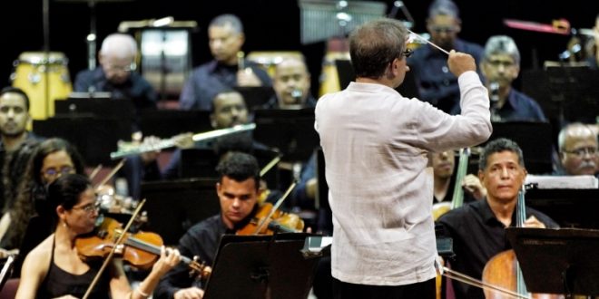 orquestra-sinfonica-do-recife-se-despede-de-2023-com-tres-concertos,-no-teatro-santa-isabel-e-na-praca-do-arsenal