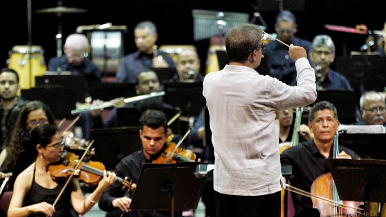 orquestra-sinfonica-do-recife-se-despede-de-2023-com-tres-concertos,-no-teatro-santa-isabel-e-na-praca-do-arsenal