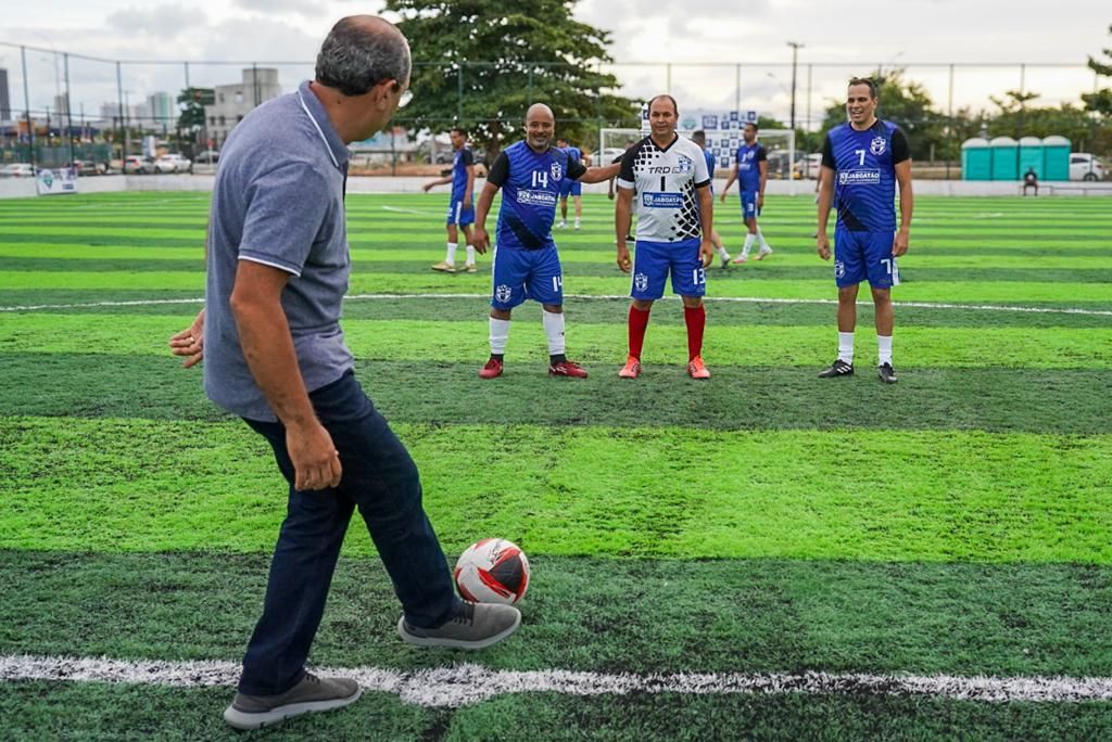 mano-medeiros-entrega-novo-campo-de-futebol-do-jaboatao-e-prestigia-a-copa-jaboatao-de-futebol