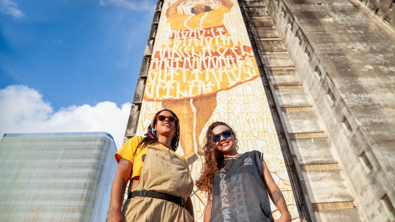 mestra-aurinha-do-coco-e-homenageada-com-mural-gigante-na-conde-da-boa-vista
