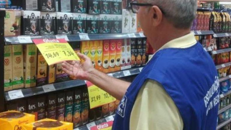 procon-recife-constata-variacao-de-mais-de-300%-no-preco-de-produtos-da-ceia-de-natal-e-da-cesta-basica