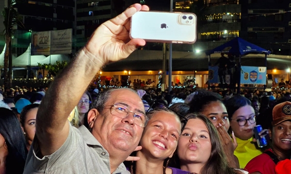 “e-gratificante-ver-como-todos-estao-encantados”,-disse-mano-medeiros-sobre-a-abertura-do-reveillon-em-candeias