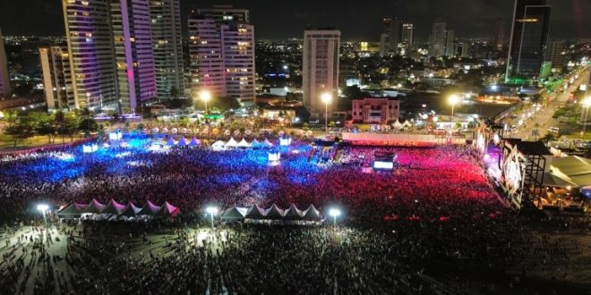 segunda-noite-da-virada-recife-2024-arrasta-multidao-no-pina