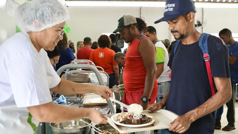 prefeitura-do-recife-fortalece-seguranca-alimentar-e-nutricional-ofertando-mais-de-1,4-milhao-de-refeicoes-em-2023