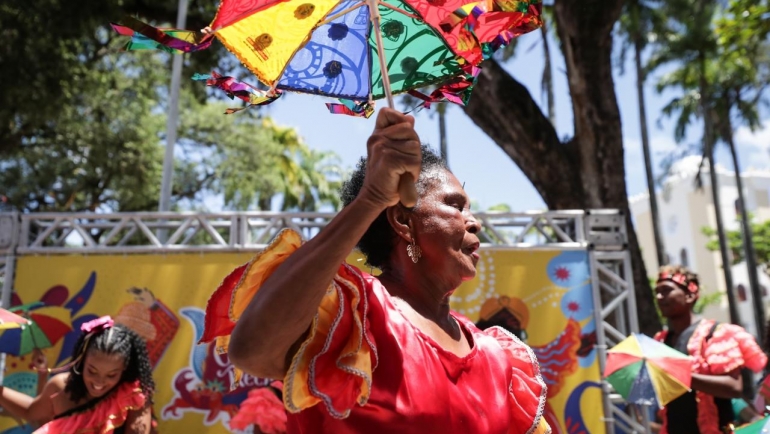 vozes-femininas-da-cultura-popular-e-do-pop-contemporaneo-se-encontram-no-baile-municipal-2024