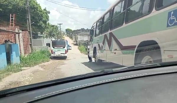 secretaria-de-infraestrutura-do-jaboatao-responde-sobre-onibus-da-empresa-mirim-comprometendo-trafego-em-via-de-santo-aleixo