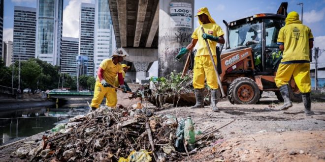 prefeitura-do-recife-inicia-limpeza-de-canais