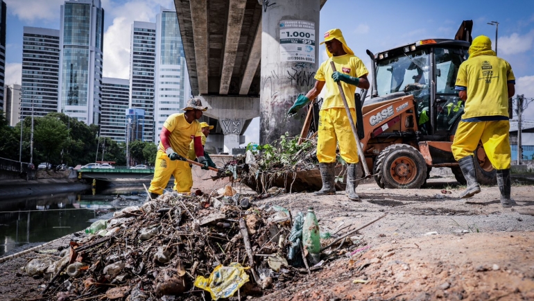 prefeitura-do-recife-inicia-limpeza-de-canais
