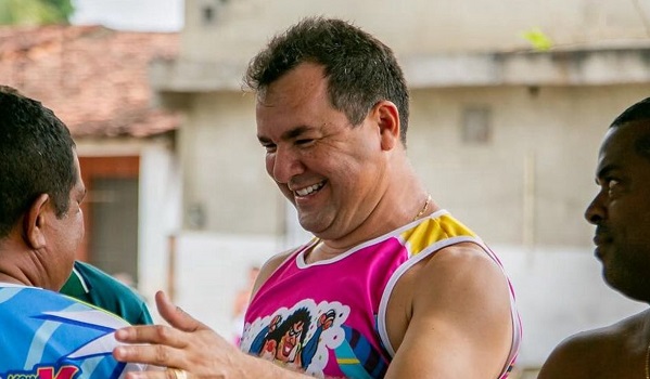 ex-prefeito-junior-matuto-recebe-calorosa-recepcao-em-blocos-de-carnaval-do-paulista