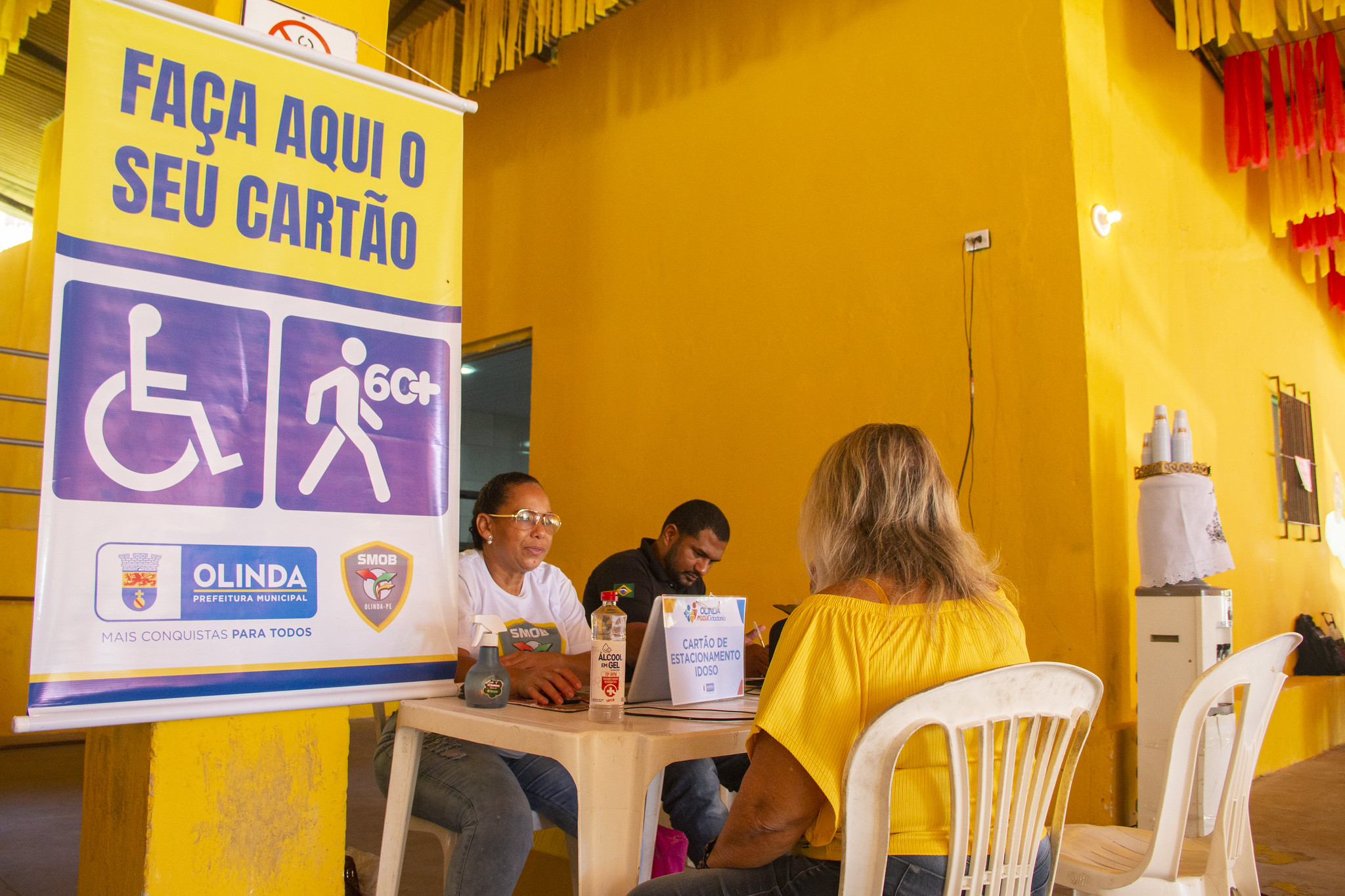 cartao-de-estacionamento-para-idosos-e-um-dos-servicos-oferecidos-pela-prefeitura-de-olinda-em-mutirao