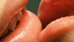 os-milhoes-de-microbios-trocados-em-um-unico-beijo
