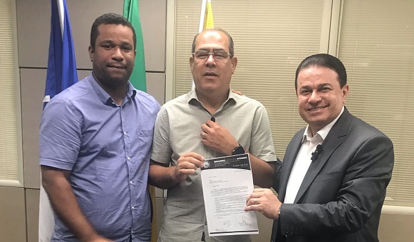 deputado-estadual-adalto-santos-visita-complexo-administrativo-e-convida-mano-para-o-candeias-para-cristo:-“satisfacao-muito-grande”