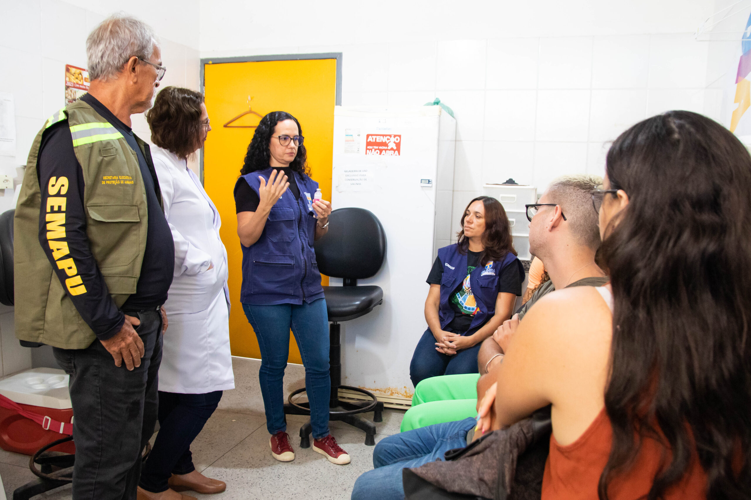 centro-de-vigilancia-ambiental-de-olinda-realiza-capacitacao-de-agentes-para-vacinacao-de-animais-durante-as-visitas-do-castramovel