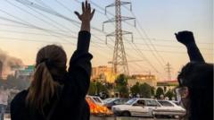 as-mulheres-iranianas-que-se-arriscam-diariamente-desafiando-lei-sobre-veu