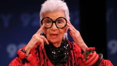iris-apfel:-quem-era-a-estilista-e-‘icone-da-moda’-americana-morta-aos-102-anos