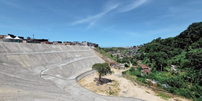 prefeitura-do-recife-avanca-em-obra-de-contencao-de-encosta-no-barro