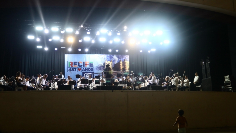 apresentacao-da-banda-sinfonica-e-visitacao-a-navio-marcam-primeiras-comemoracoes-do-aniversario-do-recife