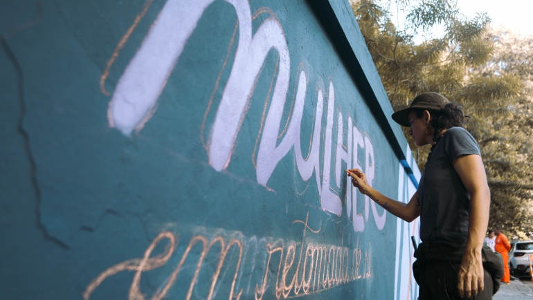 casa-empodera-mulher-recebe-arte-urbana-do-programa-colorindo-o-recife