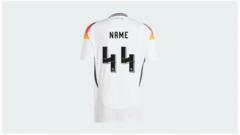 o-uniforme-da-selecao-alema-de-futebol-proibido-por-semelhanca-com-simbologia-nazista