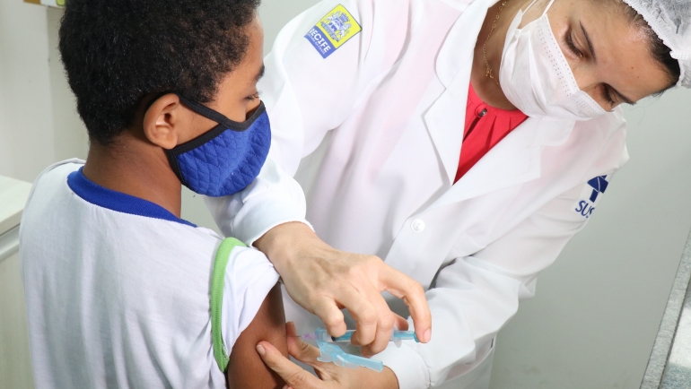 prefeitura-do-recife-inicia-vacinacao-contra-a-dengue-nesta-terca-feira-(9)