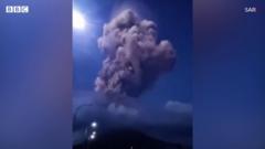 as-impressionantes-imagens-de-vulcao-que-fez-milhares-serem-evacuados-na-indonesia