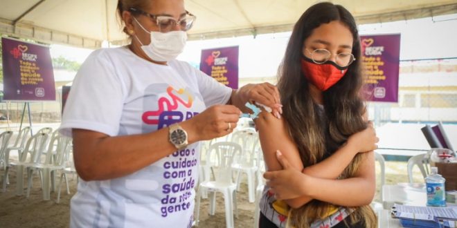 recife-inicia-vacinacao-de-pessoas-de-9-a-19-anos-contra-o-hpv