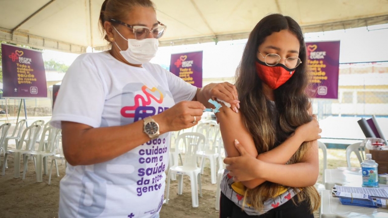 recife-inicia-vacinacao-de-pessoas-de-9-a-19-anos-contra-o-hpv