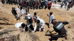 ‘horrorizado’:-a-reacao-as-centenas-de-corpos-encontrados-em-vala-comum-em-hospital-de-gaza