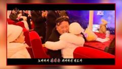 ‘paizinho’:-o-que-videos-de-propaganda-da-coreia-do-norte-revelam-sobre-mudancas-de-kim-jong-un