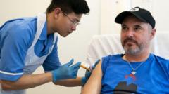 como-funciona-a-vacina-‘personalizada’-contra-melanoma,-que-promete-revolucionar-tratamento-de-forma-mais-letal-de-cancer-de-pele