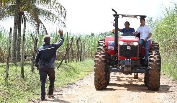 manha-de-domingo-marcada-por-entrega-de-equipamentos-agricolas-na-zona-rural-do-jaboatao
