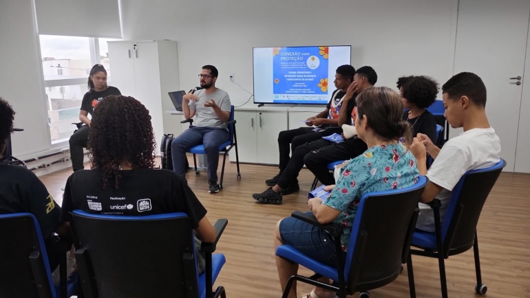 seguranca-de-criancas-e-adolescentes-na-internet-e-tema-de-oficina-realizada-no-compaz