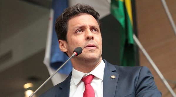 “eu-nao-acredito-que-a-prefeitura-do-recife-ache-que-aquilo-e-um-local-digno-de-atender-as-pessoas”,-diz-fred-apos-visitar-o-caps-do-cordeiro