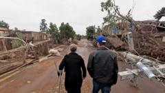 o-dramatico-retorno-a-casas-destruidas-pelas-inundacoes-no-rs