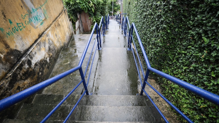 prefeitura-do-recife-avanca-com-obra-de-contencao-de-encosta-na-cohab