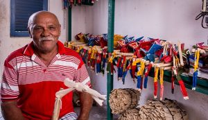 mestre-sauba,-nome-forte-do-artesanato-de-jaboatao-dos-guararapes,-passara-a-integrar-a-alameda-dos-mestres-da-fenearte