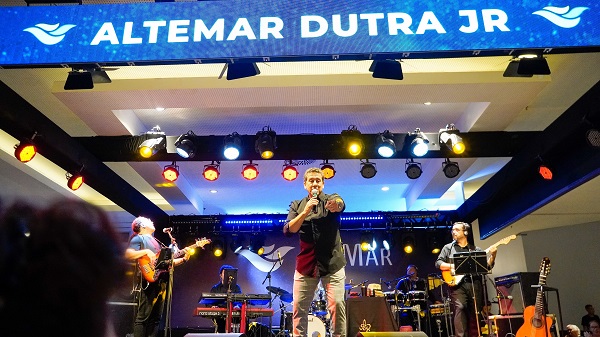 altemar-dutra-jr-celebra-o-amor-no-riomar-recife