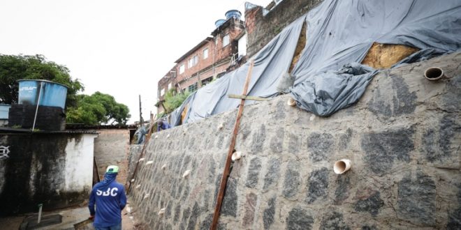 prefeitura-do-recife-executa-obra-de-contencao-de-encosta-no-jordao-baixo