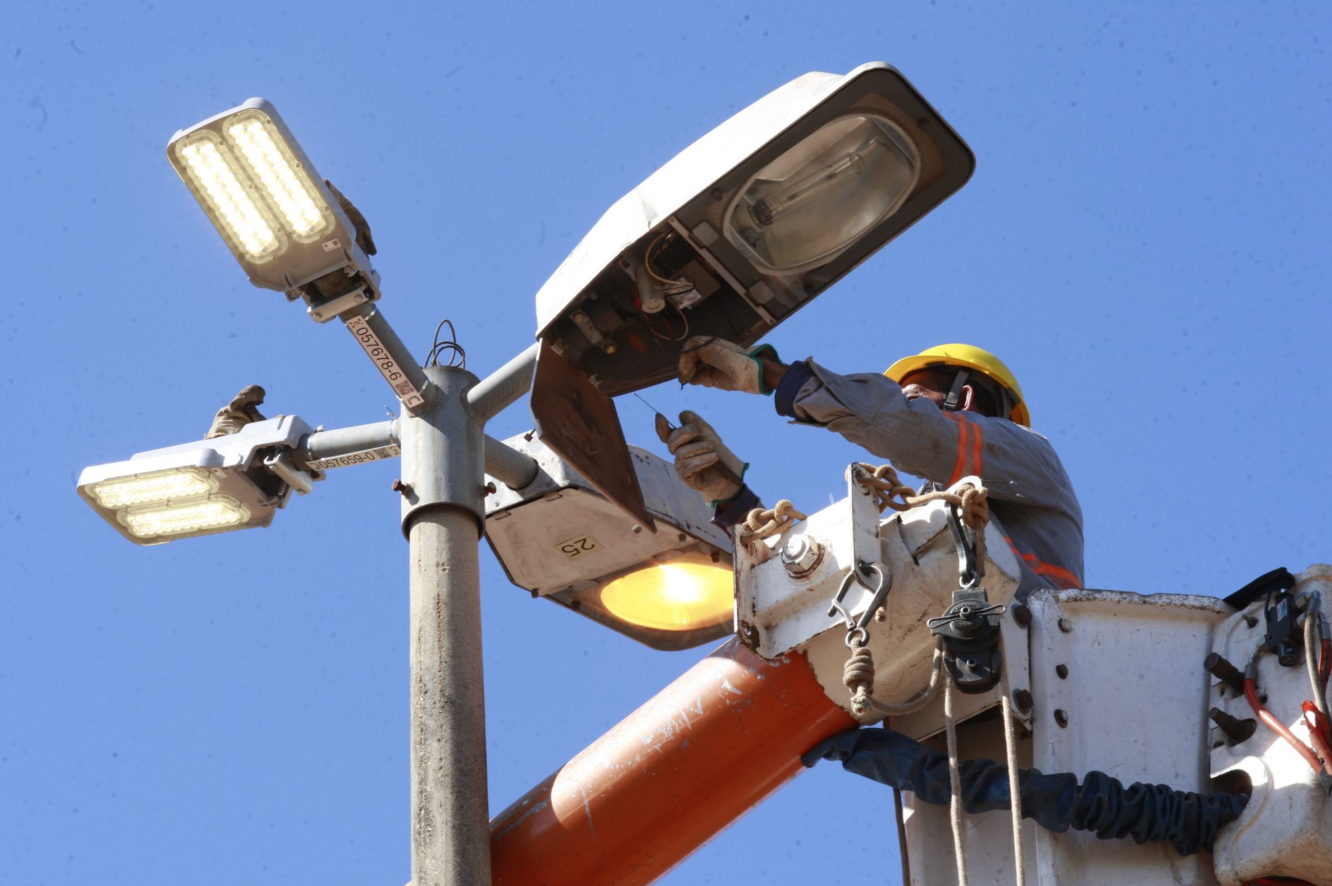 com-cerca-de-60%-de-execucao,-programa-nova-luz-led-beneficia-bairros-de-olinda