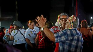 cores-e-tradicao:-sao-joao-da-pessoa-idosa-ilumina-o-recife-junino