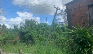 morador-alerta-sobre-risco-de-queda-de-poste-em-santo-aleixo;-neoenergia-promete-inspecao